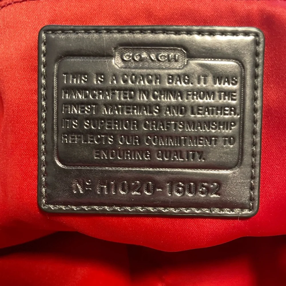 Coach Poppy C Glam Graffiti Hearts Shoulder Bag EUC - Picture 4 of 9